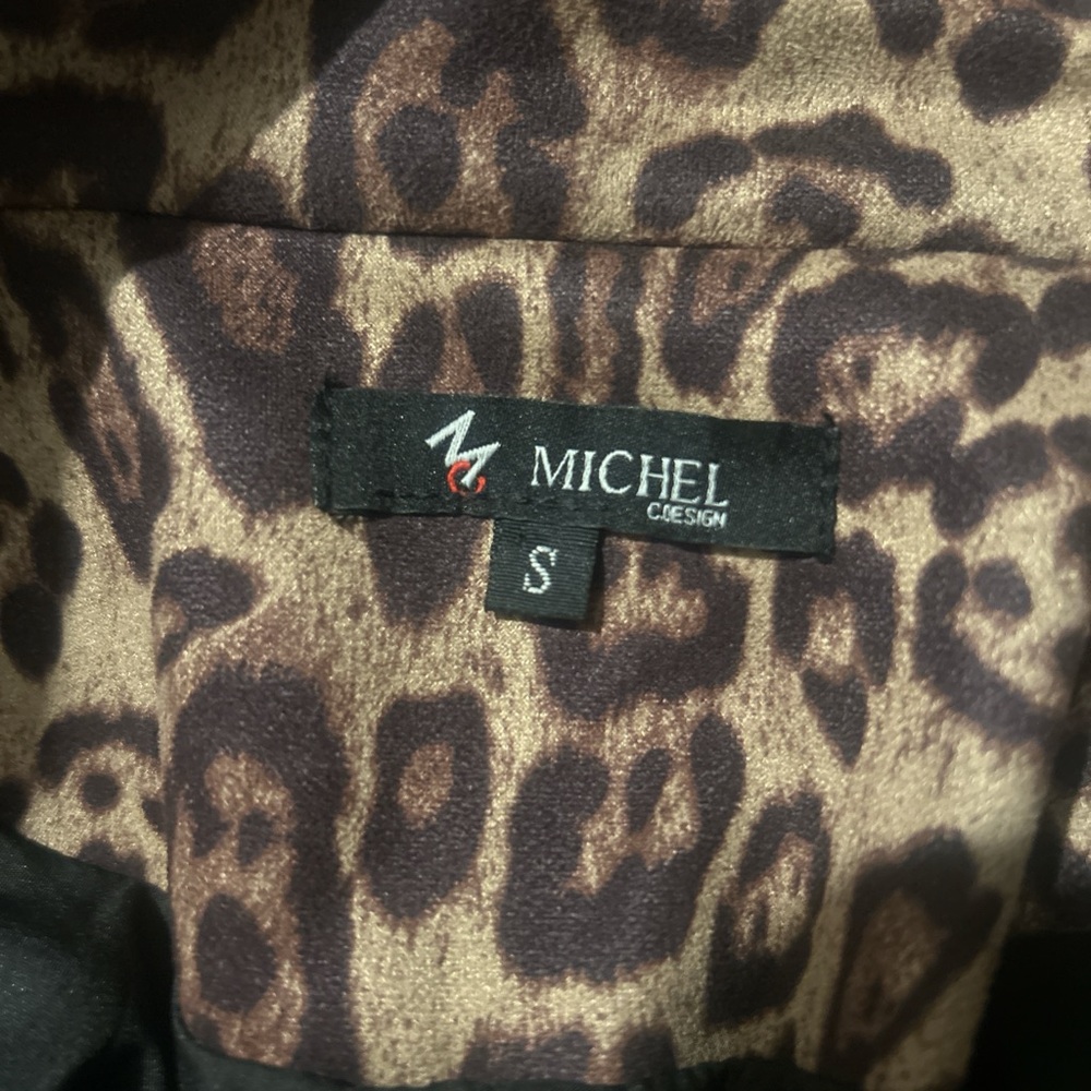 Stylish Leopard Print Leather Jacket - image 3